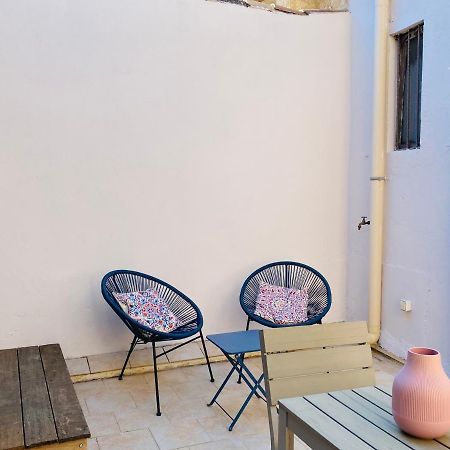 Appartements Entre Provence Et Camargue Tarascon Exterior photo