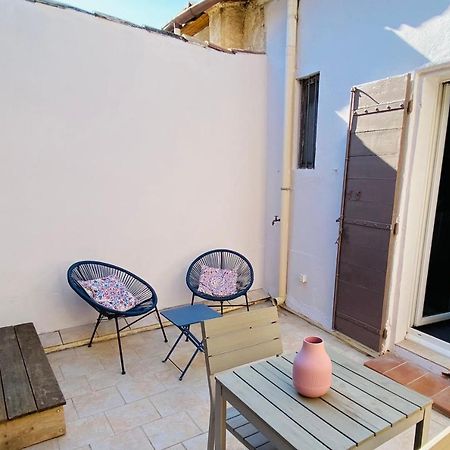 Appartements Entre Provence Et Camargue Tarascon Exterior photo