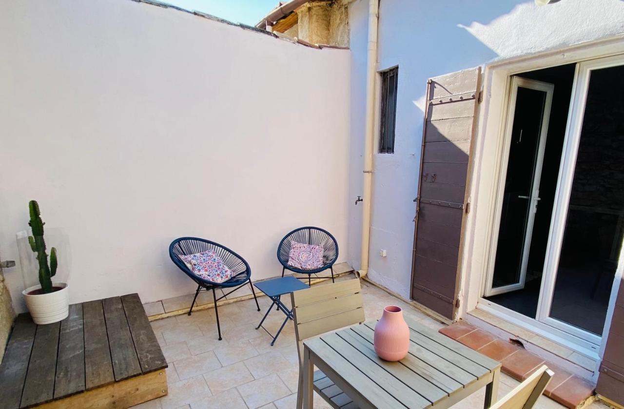 Appartements Entre Provence Et Camargue Tarascon Exterior photo