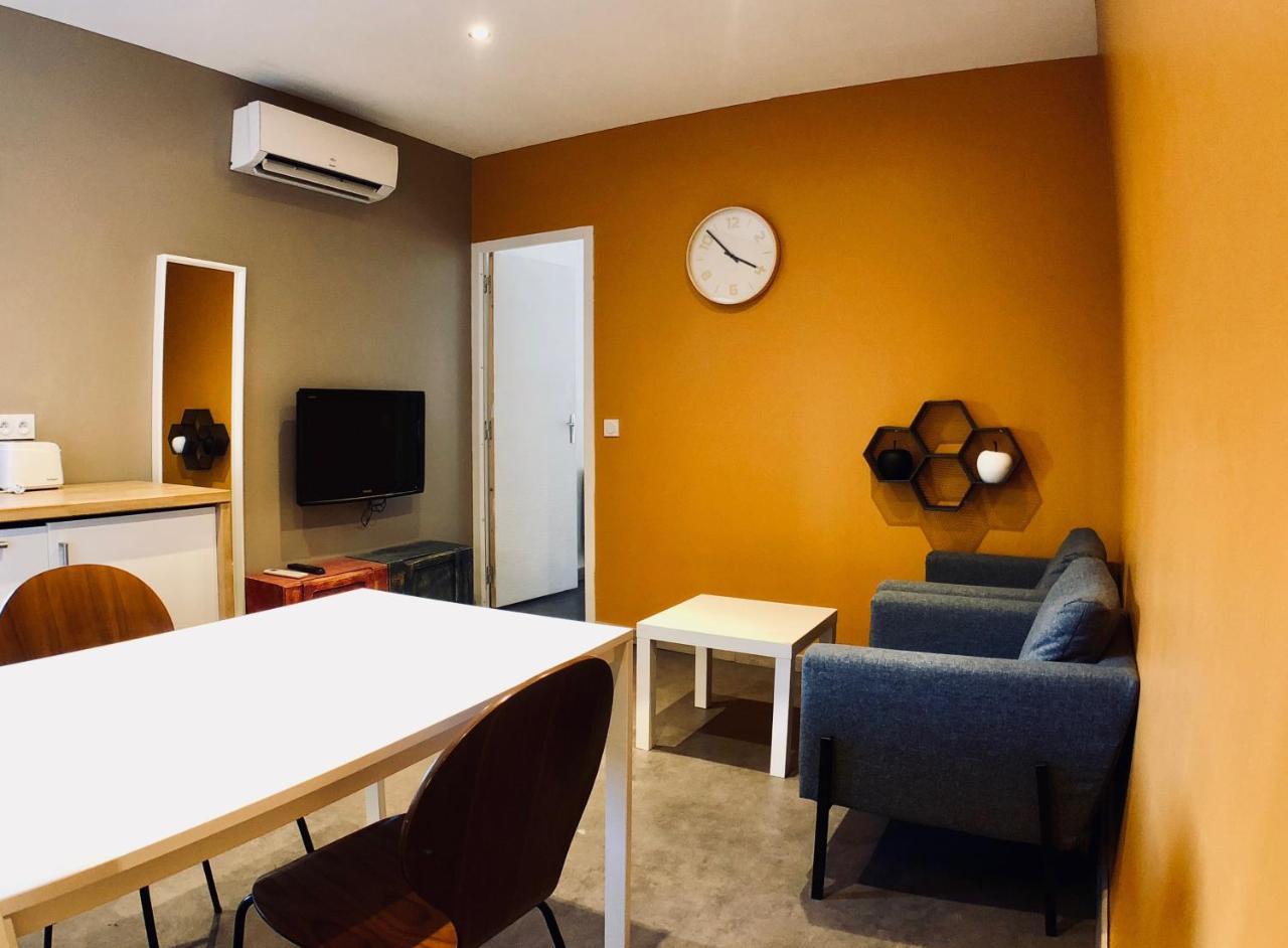 Appartements Entre Provence Et Camargue Tarascon Exterior photo